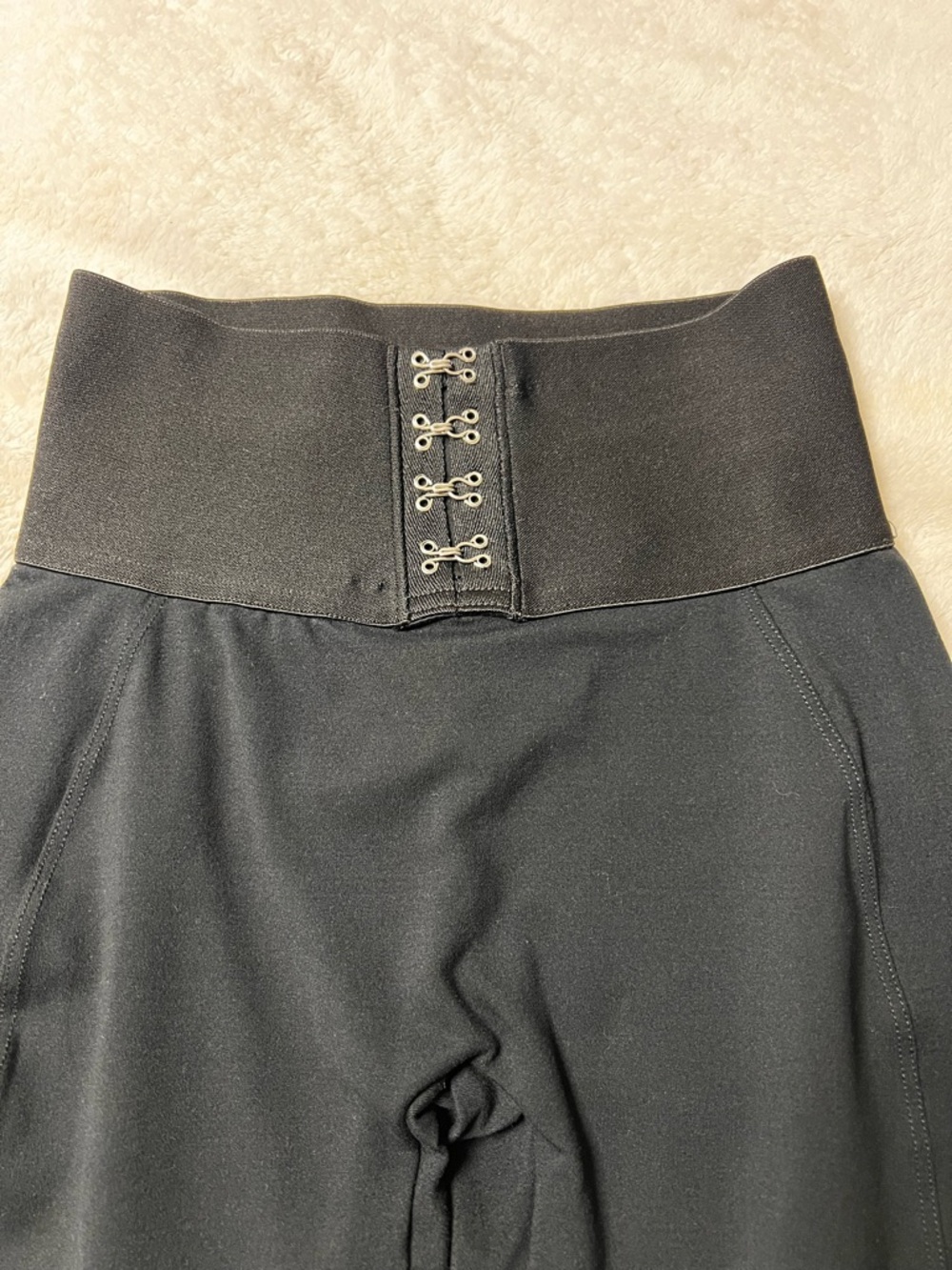 Bombshell Sportswear cinch leggings - Picture 2 of 5
